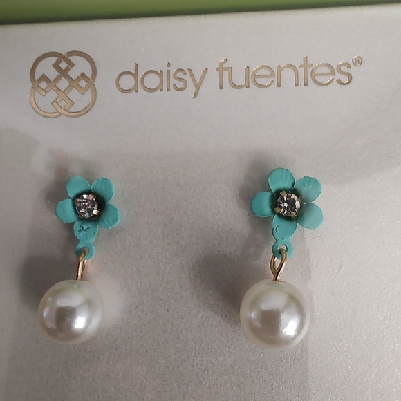 Daisy Fuentes Necklace and Earring Box Set Blue Flowers Faux Pearls Gold Tone - Picture 3 of 4